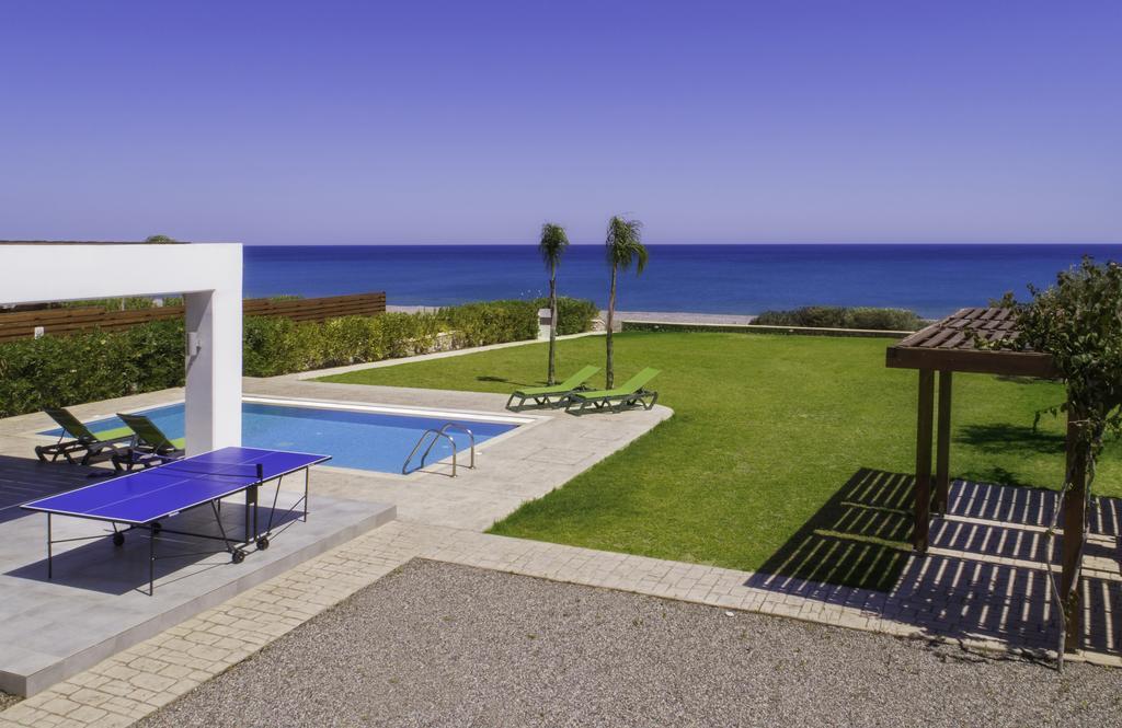 Antonoglou Beach Villas - Waterfront Luxury Retreat ラクハニア エクステリア 写真