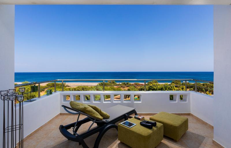 Antonoglou Beach Villas - Waterfront Luxury Retreat ラクハニア エクステリア 写真
