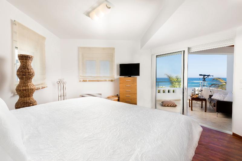 Antonoglou Beach Villas - Waterfront Luxury Retreat ラクハニア エクステリア 写真